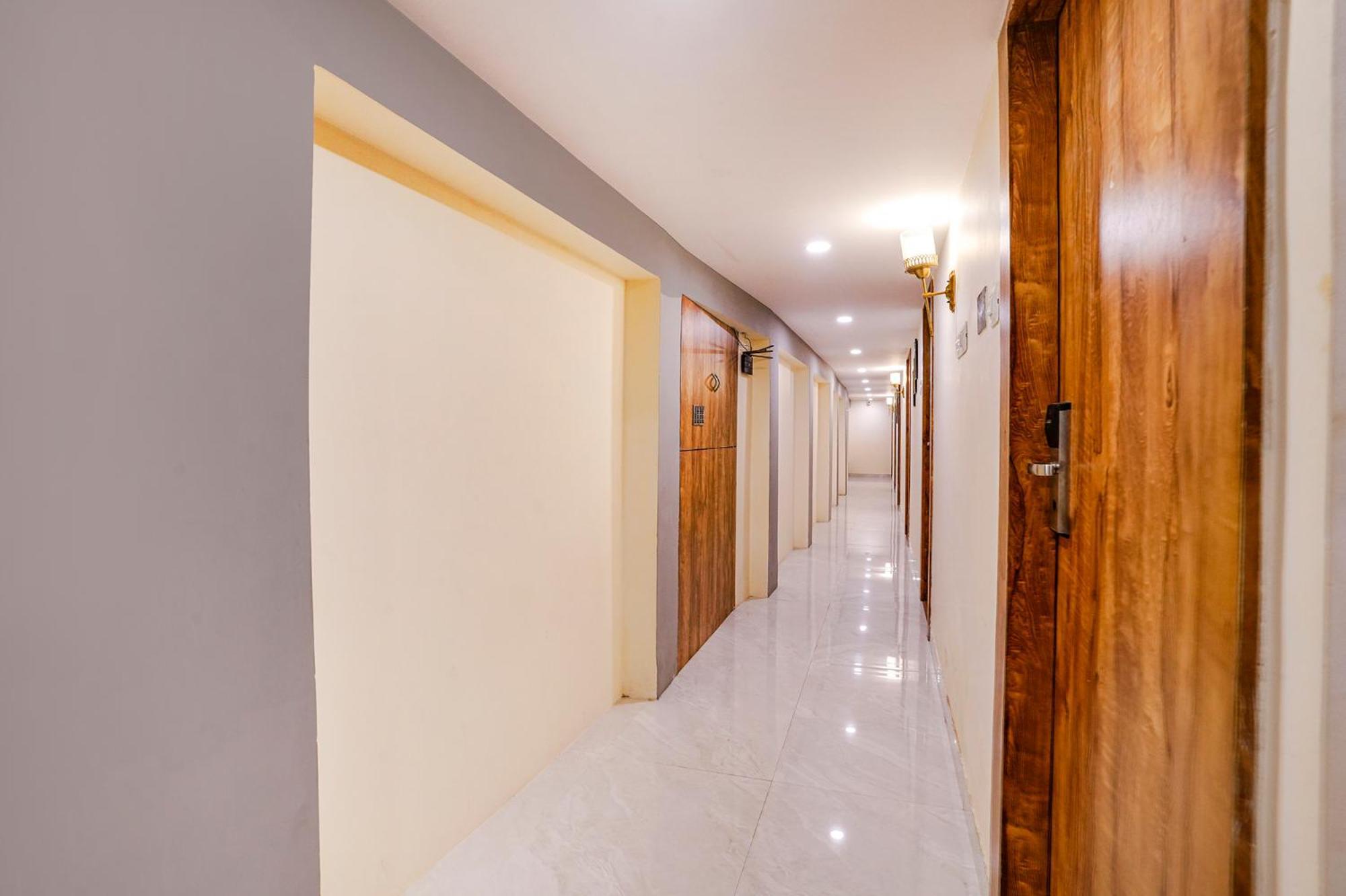 Fabhotel Grand Prime Nr Nesco Hotel มุมไบ ภายนอก รูปภาพ