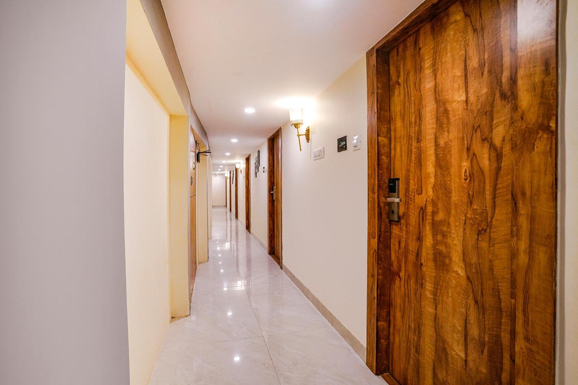 Fabhotel Grand Prime Nr Nesco Hotel มุมไบ ภายนอก รูปภาพ